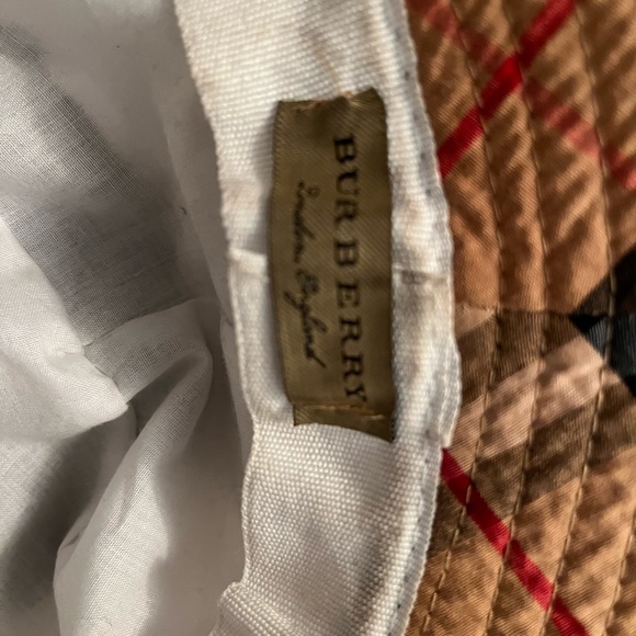 Vintage bucket hat in great condition. Authentic Burberry unisex hat! - Picture 3 of 3